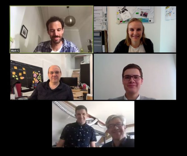 Videokonferenz mit sechs Teilnehmenden in der Kachelansicht